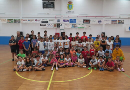 75 rapaces participan nesta semana na 12ª edición do Campus de Baloncesto da Laracha